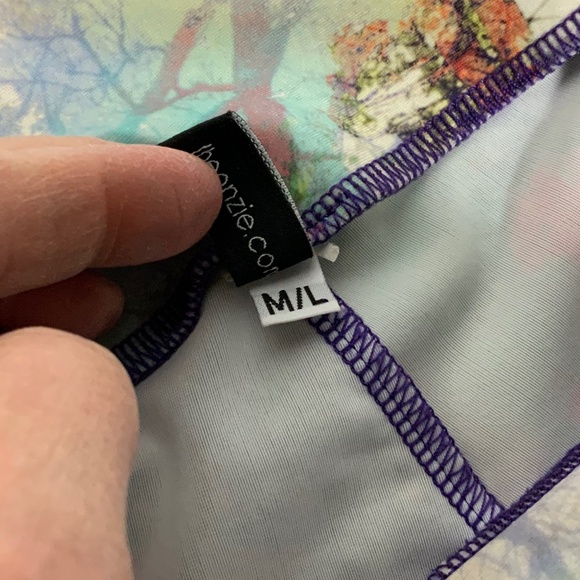 2 Cropped Leggings - Onzie and 90 Degree - Medium - Picture 5 of 12